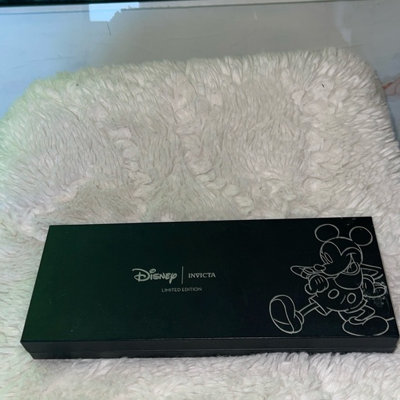 Limited addition Disney Mickey Mouse by invicta leather straps can change up - Picture 5 of 7